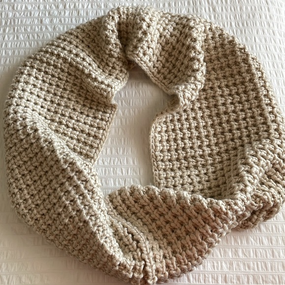 Gap Knit infinity scarf - Picture 2 of 4